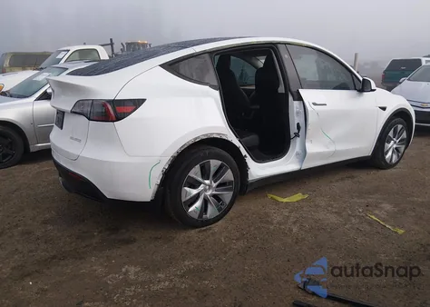 2023 Tesla Model Y Awd/Long Range Dual Motor All-Wheel Drive z USA, uszkodzony, nr VIN 7SAYGDEE9PF898056